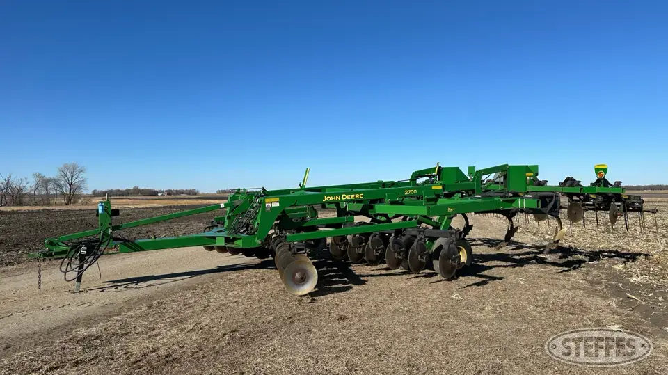 2008 John Deere 2700 Ripper