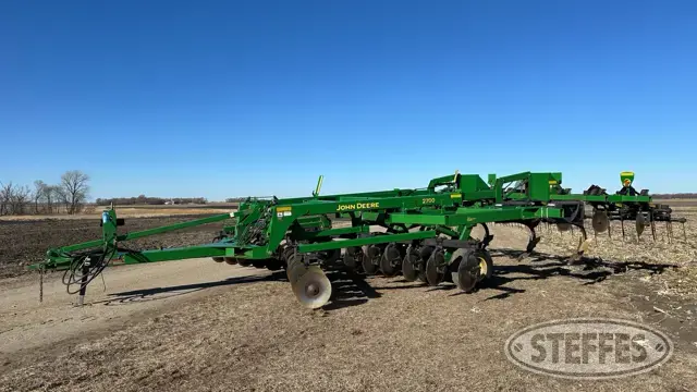 2008 John Deere 2700