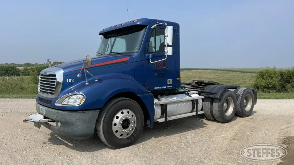 2002 Freightliner Columbia Conventional Truck without Sleeper