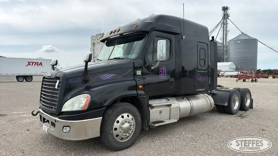 2013 Freightliner Cascadia 125 Conventional Truck with Sleeper