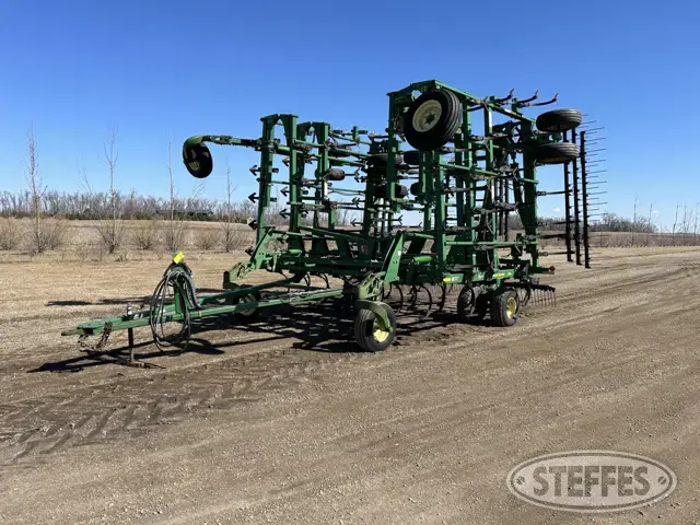 2000 John Deere 2200