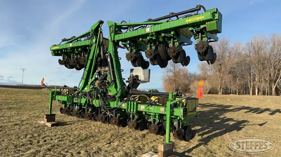 2012 John Deere 1720 12 or More Row Planter
