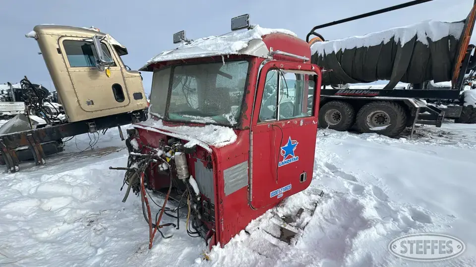 1998 Peterbilt cab Truck-Trailer Part
