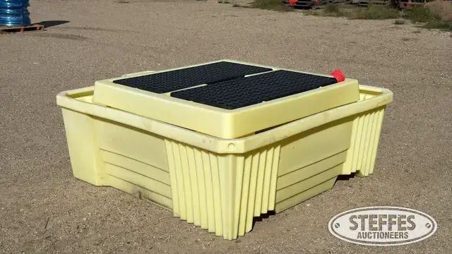 Oil containment tank