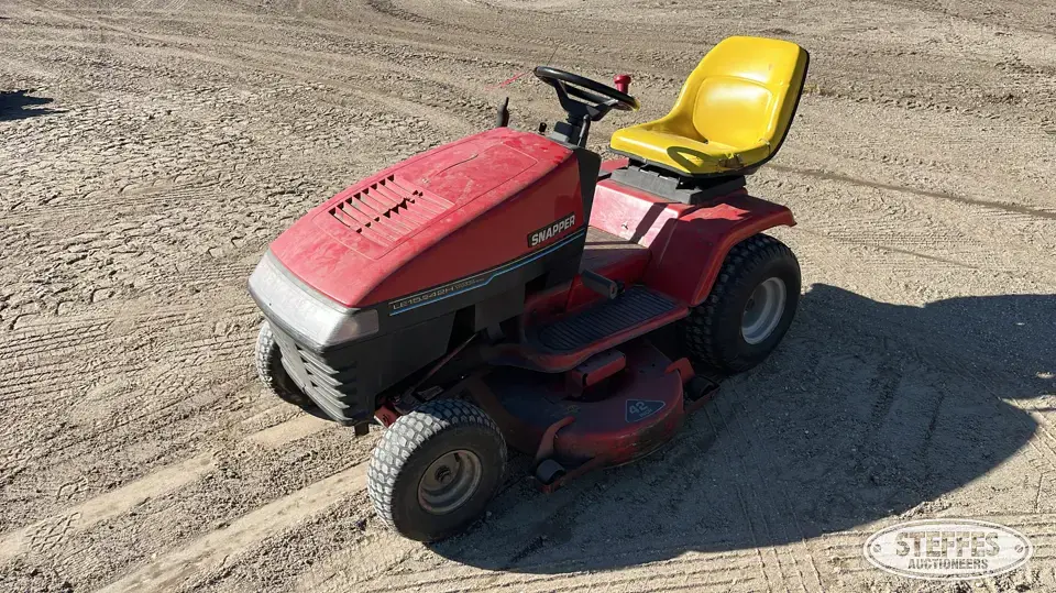 Snapper LT-155 Lawn Tractor