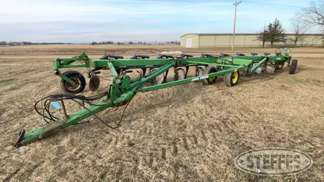 John Deere 3710