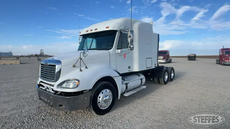 2005 Freightliner Columbia Conventional Truck with Sleeper