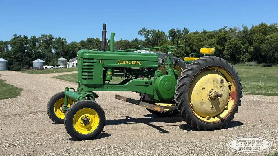 1948 John Deere B Collectible Tractor