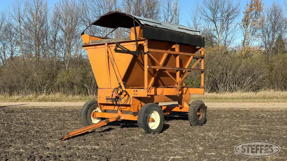 Richardton 1200 Dump Cart