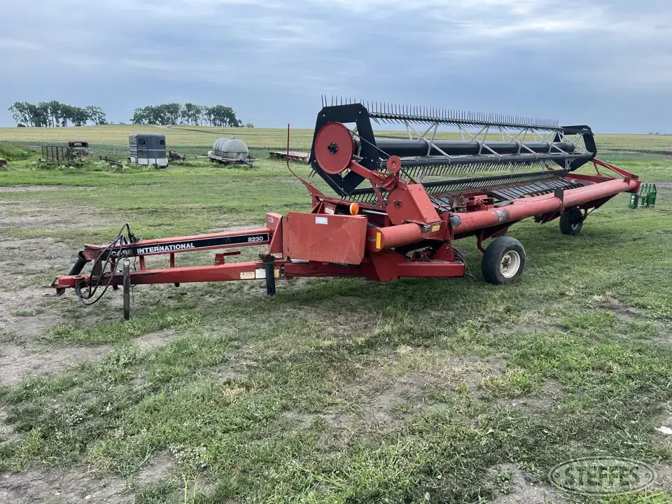 Case-IH 8230 Pull-Type Swather