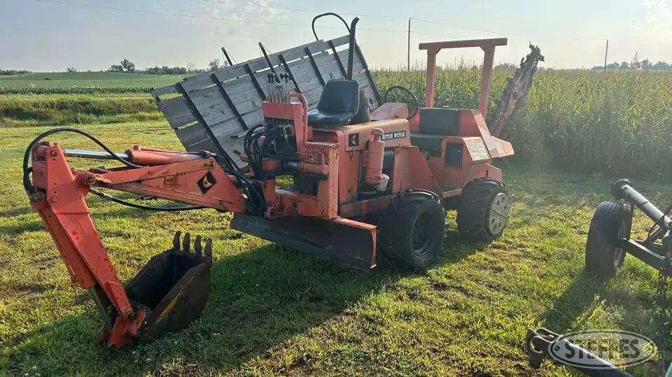 Ditch Witch R-30 Trencher