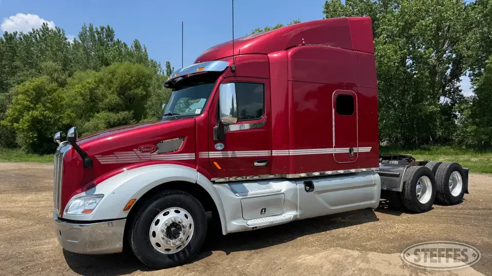 2016 Peterbilt 579 Conventional Truck with Sleeper