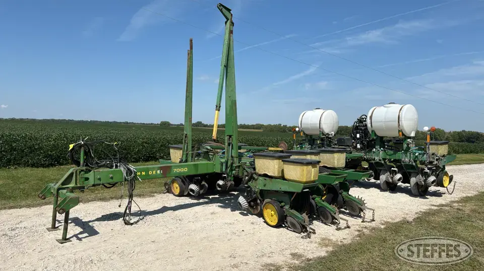 John Deere 7000 12 or More Row Planter