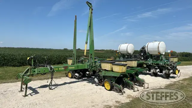 John Deere 7000