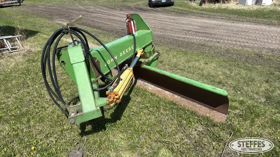 John Deere 155 Straight Blade