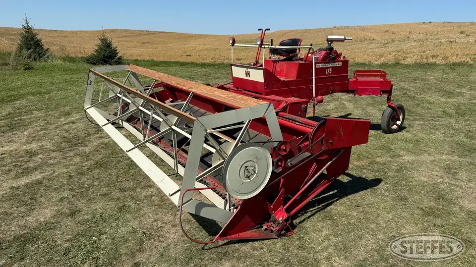 International 175 Self-Propelled Swather