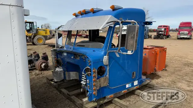 2005 Peterbilt 379 day cab