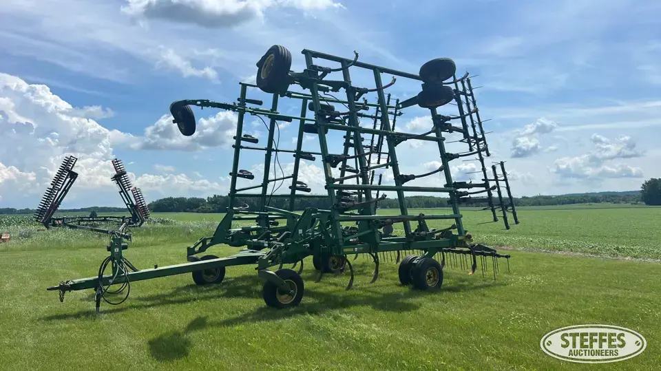 2008 John Deere 2410 Chisel Plow