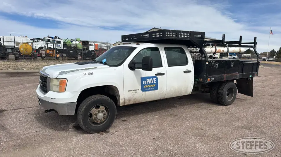 2013 GMC Sierra 3500HD Flatbed Truck