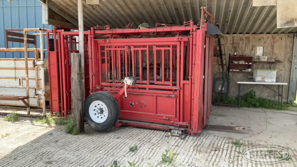 Stronghold Portable Squeeze Chute