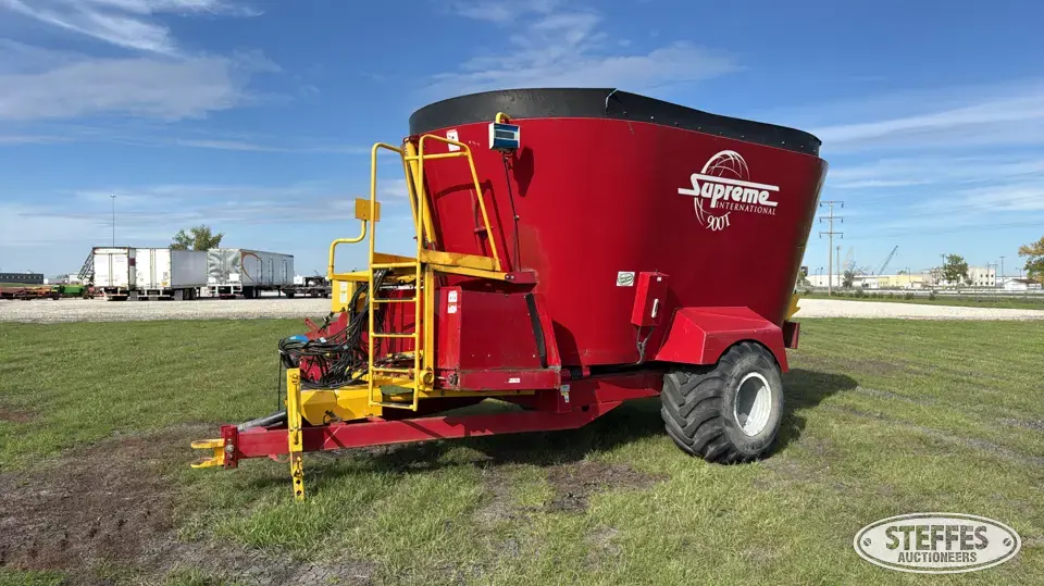 2014 Supreme 900T Livestock Equipment-Other