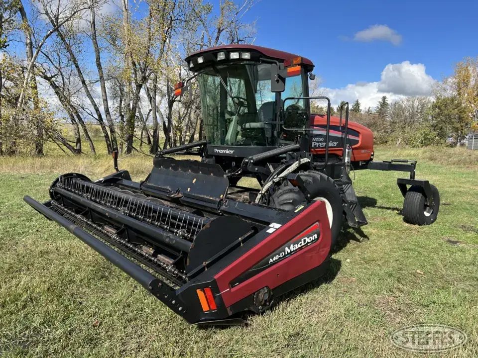 2007 MacDon M150 Premier Self-Propelled Windrower