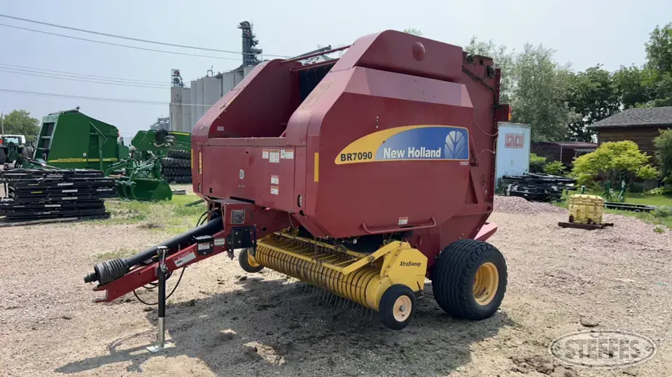 2011 New Holland BR7090 Round Baler