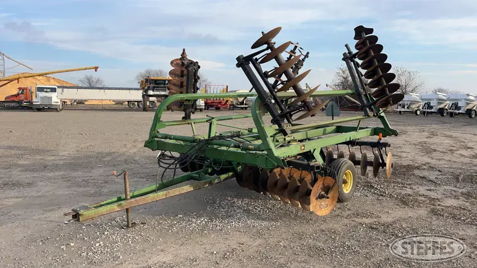 John Deere 235 Disc