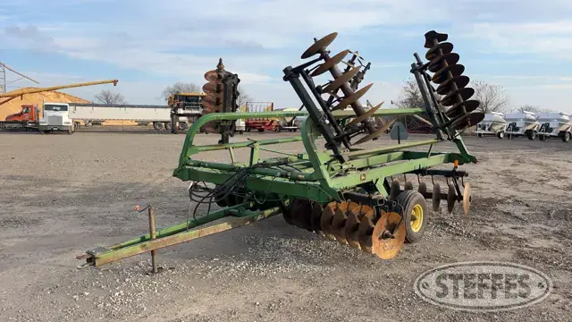 John Deere 235