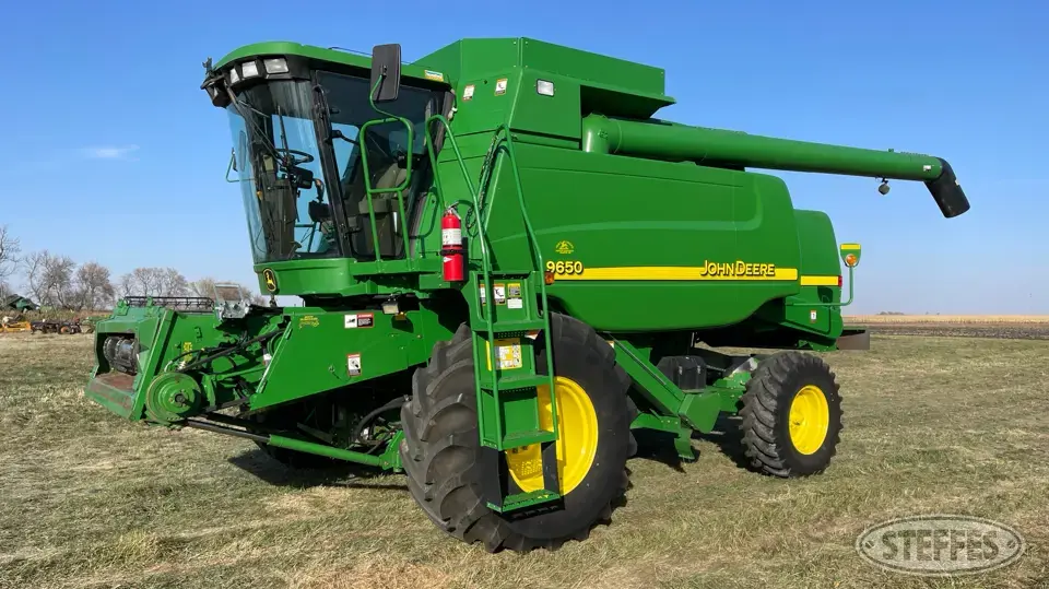 2003 John Deere 9650 Combine