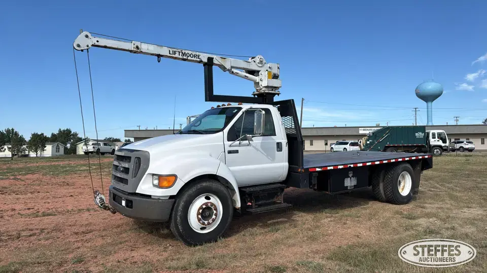 Lift Moore 5000W on 2004 Ford Super Duty F-650 Boom Truck