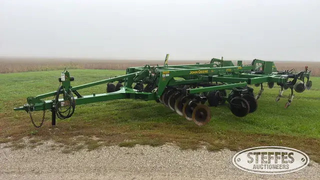 John Deere 2700