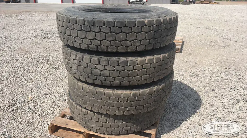 (4) Dayton D620D 11R24.5 tires Truck Tire