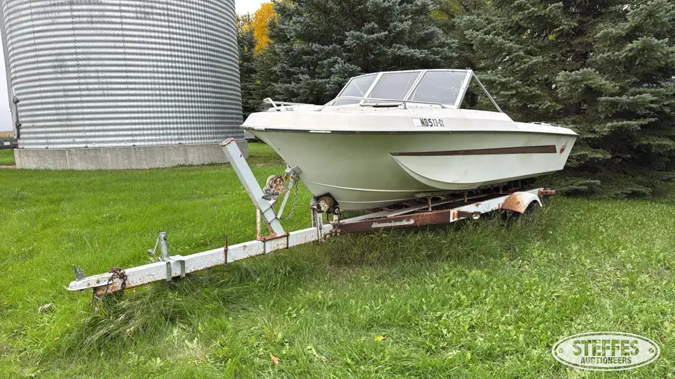 1976 Chrysler Courior Boat