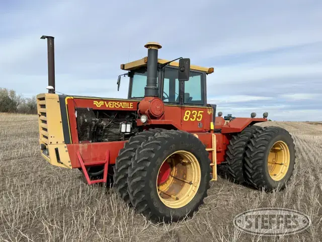 1981 Versatile 835