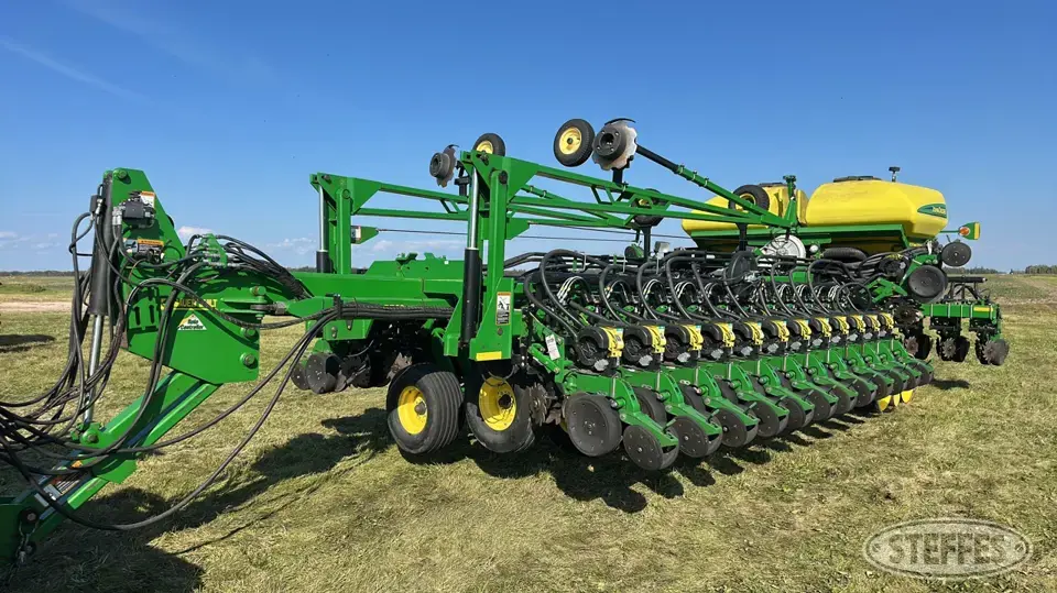 2011 John Deere DB60 12 or More Row Planter