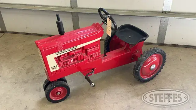 2004 McCormick Farmall 806