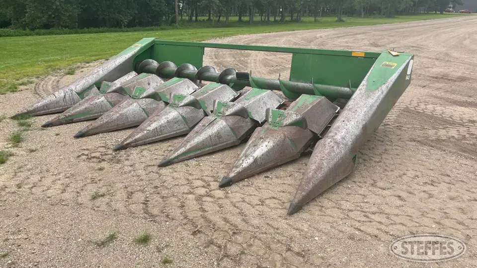 John Deere 643 Corn Head
