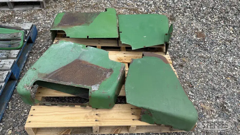 John Deere 4020 shields Tractor Part