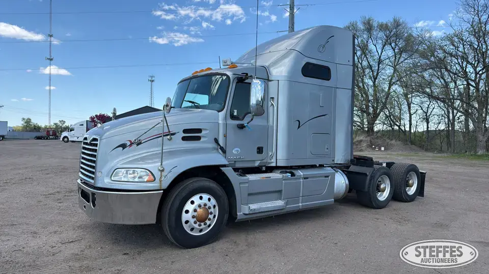 2014 Mack Pinnacle CXU613 Conventional Truck with Sleeper