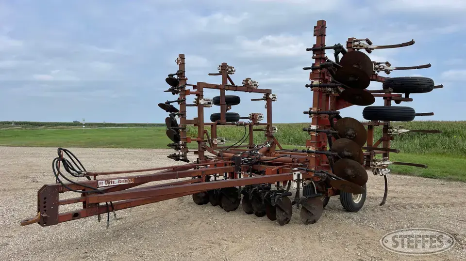 Wil-Rich 2400 Chisel Plow