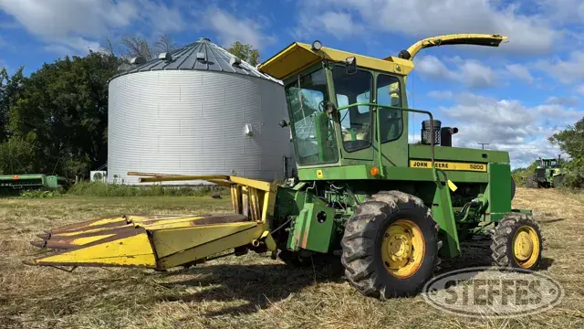 1992 John Deere 5200