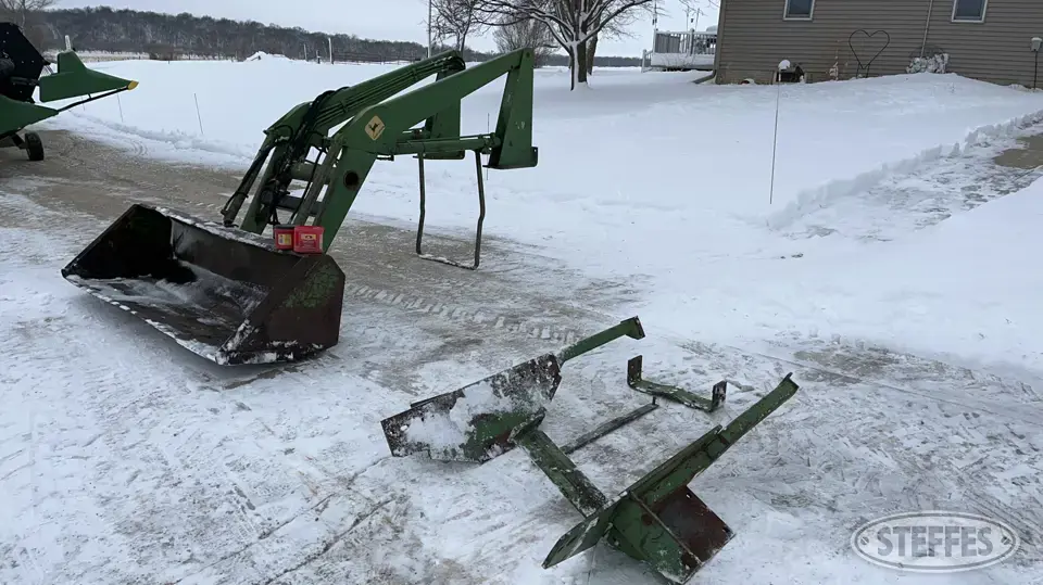 John Deere 158 Loader Tractor Loaders and Attachment