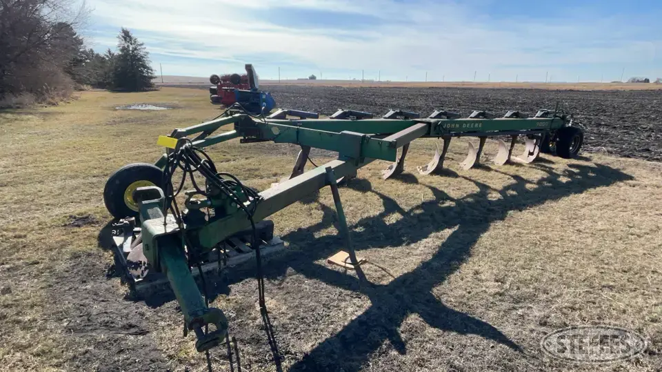 John Deere 2800 Plow