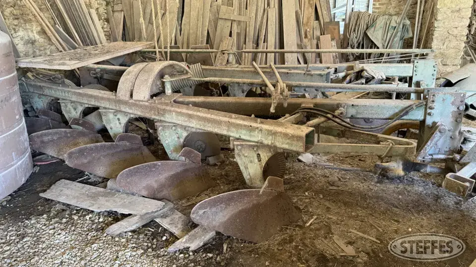 John  Deere 1350-1450 Plow