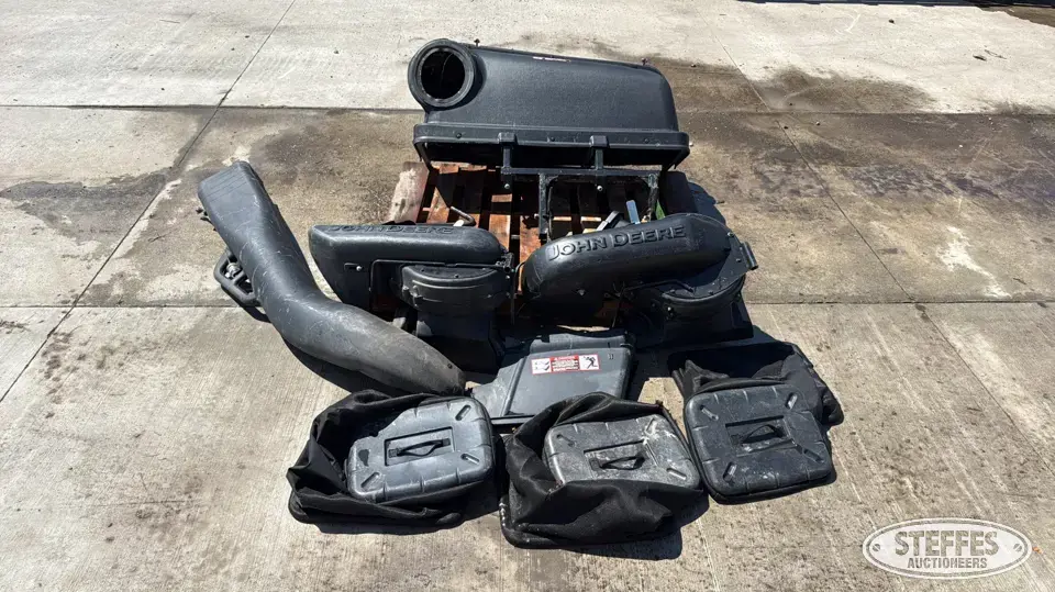 John Deere Power Flow bagger Lawn and Garden-Other