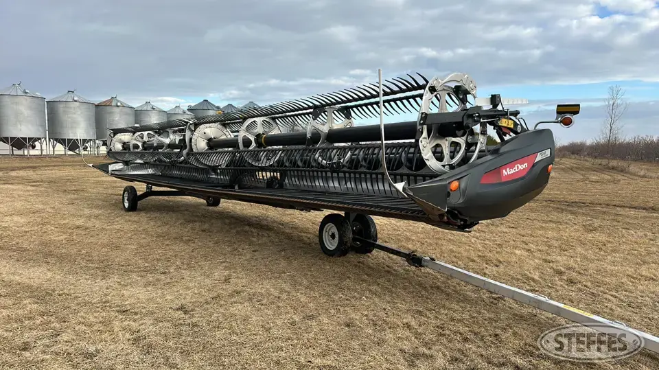 2022 MacDon FD240 Draper Head