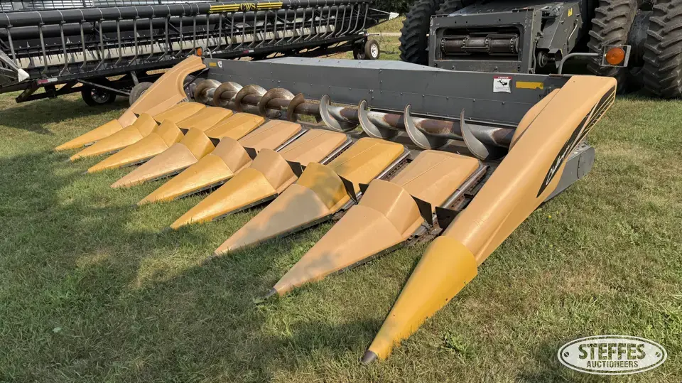 2009 Challenger 830 Corn Head