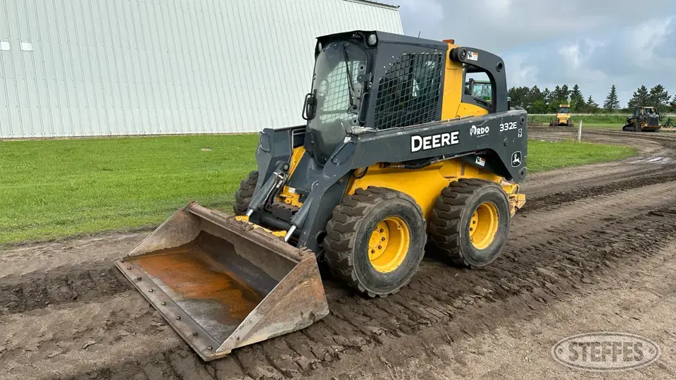 2015 Deere 332E Wheeled Skid Steer