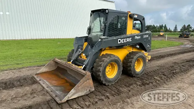 2015 Deere 332E